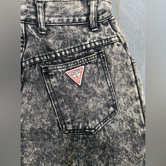 Vintage Guess Women's Black Acid Wash Denim Mini Skirt Size 30 - Picture 2 of 6